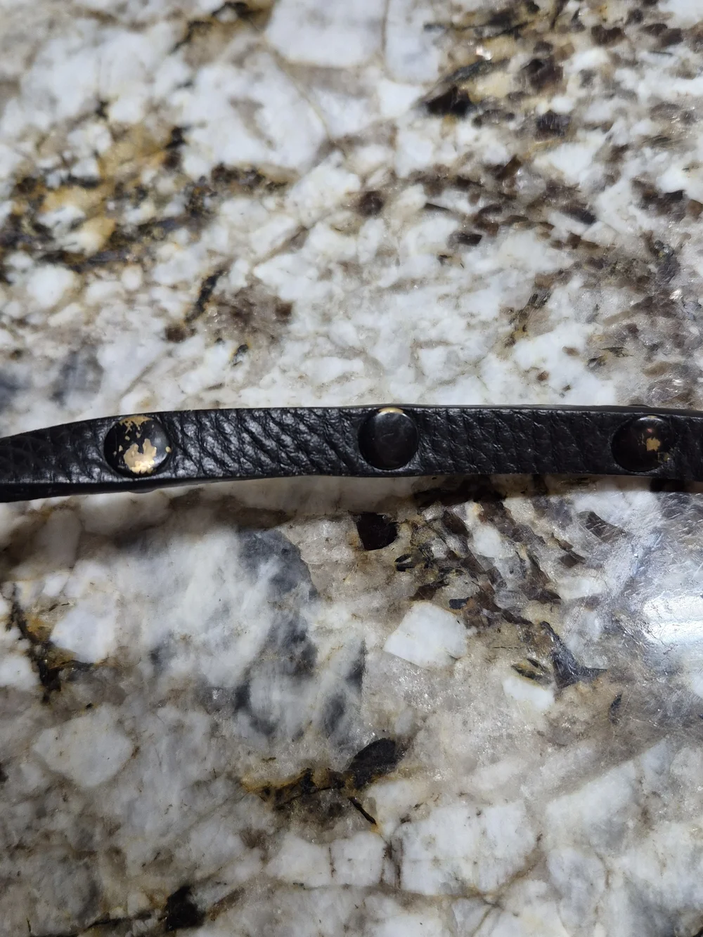 Bandolier compact pebbled